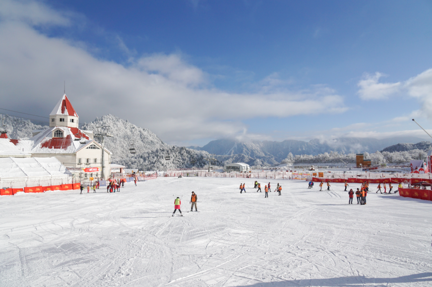 西岭雪山滑雪场